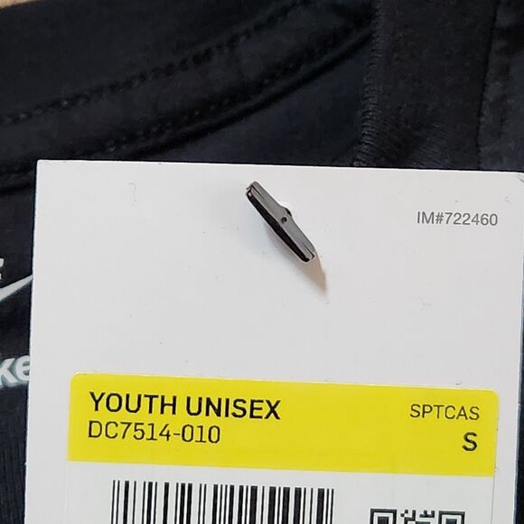 Nike Youth Small Black Tee – Short Slee - Picture 4 of 5